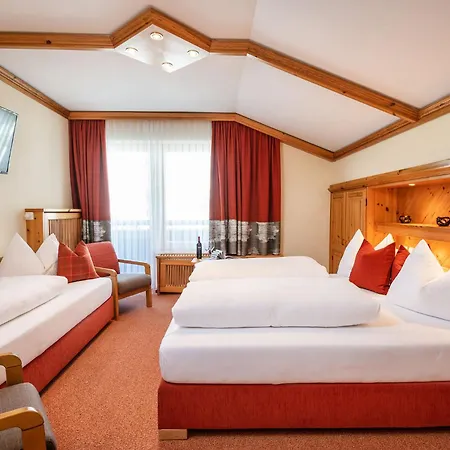 Hotel Garni Haus Tyrol 3*